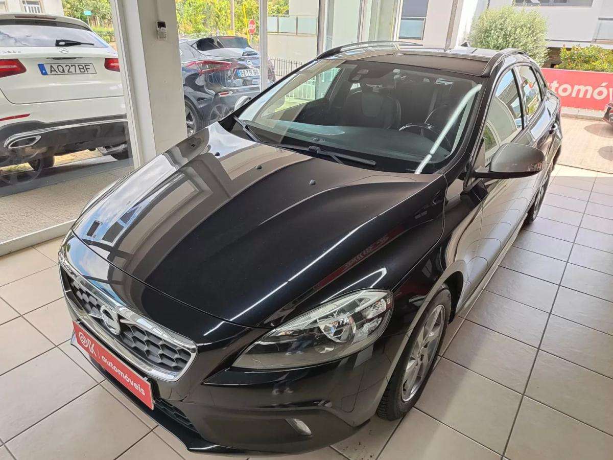 volvo-v40-cross-country-2014-diesel-1560cc