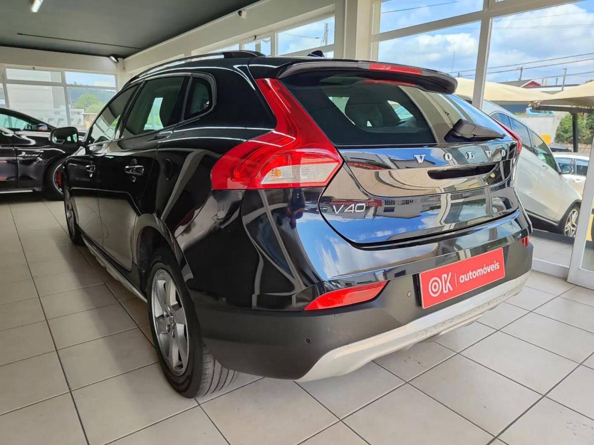 volvo-v40-cross-country-2014-diesel-1560cc