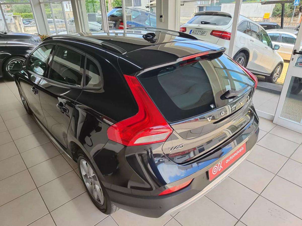 volvo-v40-cross-country-2014-diesel-1560cc