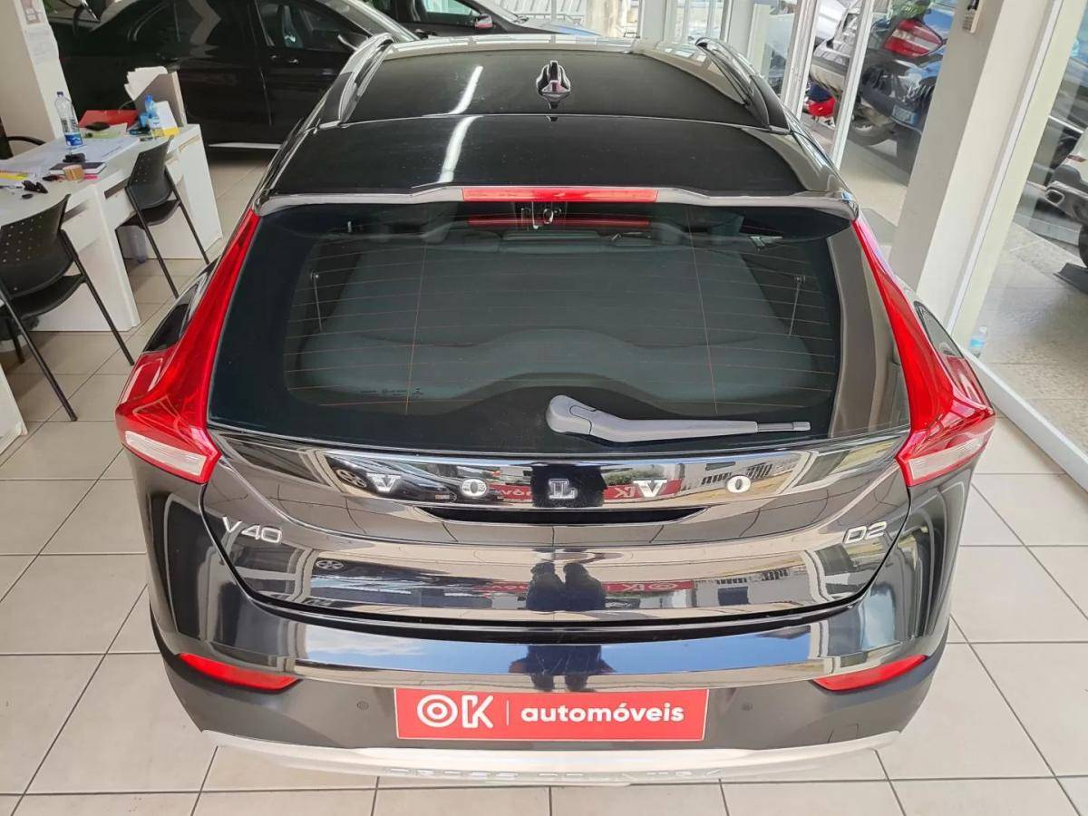 volvo-v40-cross-country-2014-diesel-1560cc