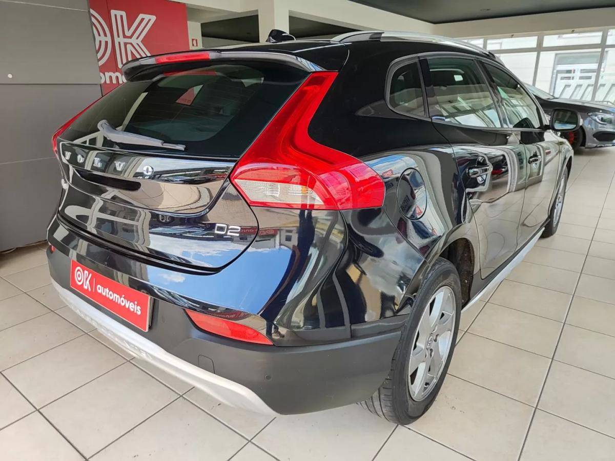 volvo-v40-cross-country-2014-diesel-1560cc