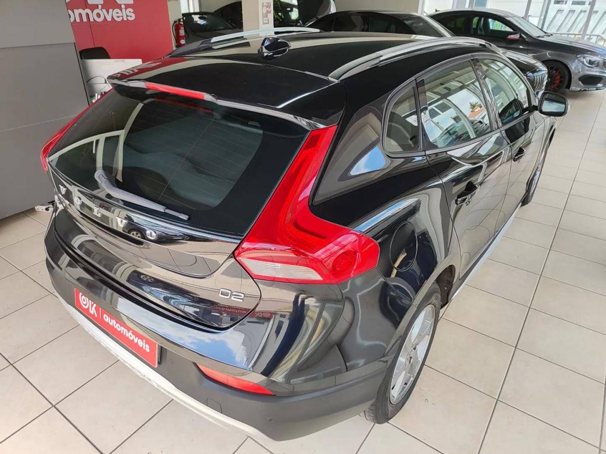 volvo-v40-cross-country-2014-diesel-1560cc