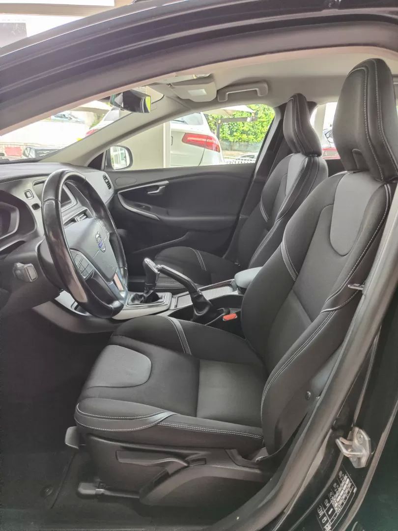 volvo-v40-cross-country-2014-diesel-1560cc