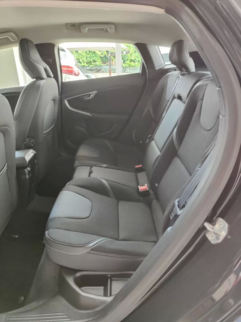volvo-v40-cross-country-2014-diesel-1560cc