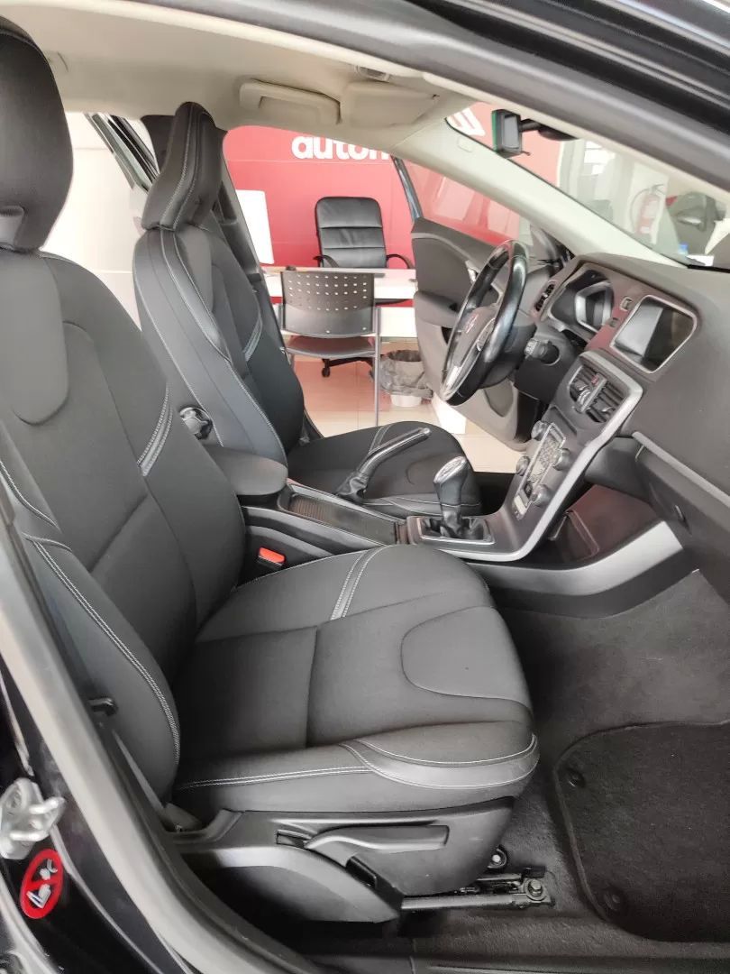 volvo-v40-cross-country-2014-diesel-1560cc