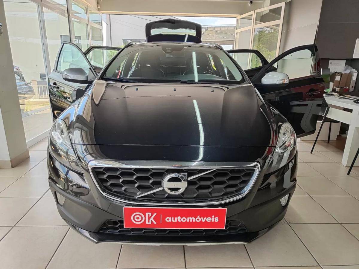 volvo-v40-cross-country-2014-diesel-1560cc