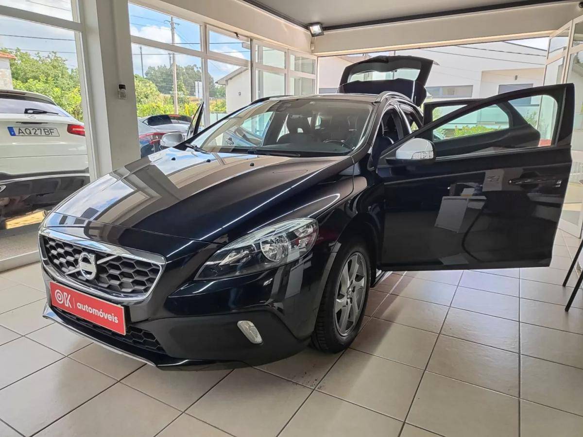 volvo-v40-cross-country-2014-diesel-1560cc