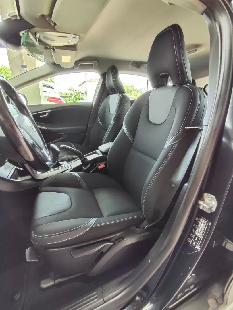 volvo-v40-cross-country-2014-diesel-1560cc