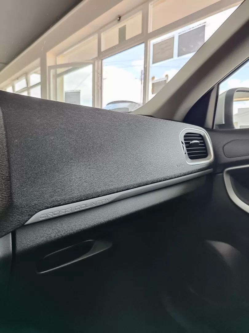 volvo-v40-cross-country-2014-diesel-1560cc