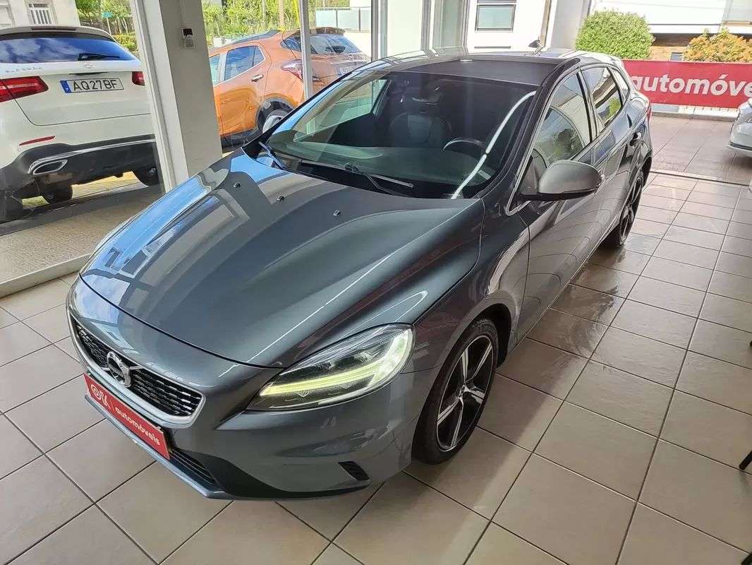 volvo-v40-2019-diesel-1969cc