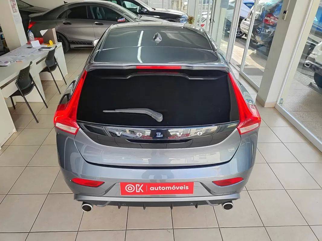 volvo-v40-2019-diesel-1969cc