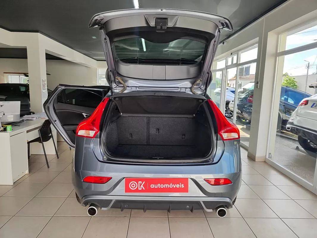 volvo-v40-2019-diesel-1969cc