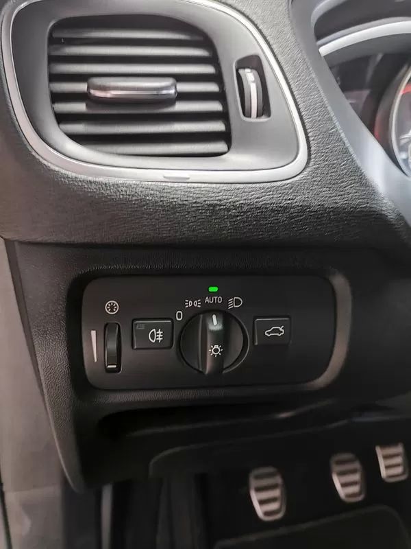 volvo-v40-2019-diesel-1969cc
