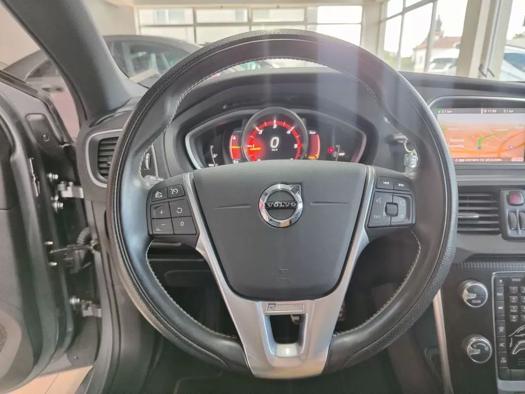 volvo-v40-2019-diesel-1969cc