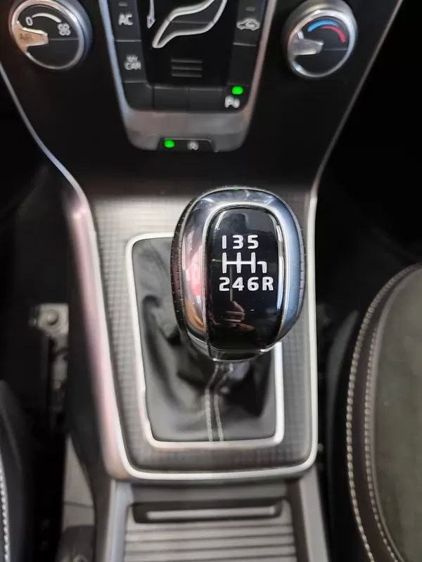 volvo-v40-2019-diesel-1969cc