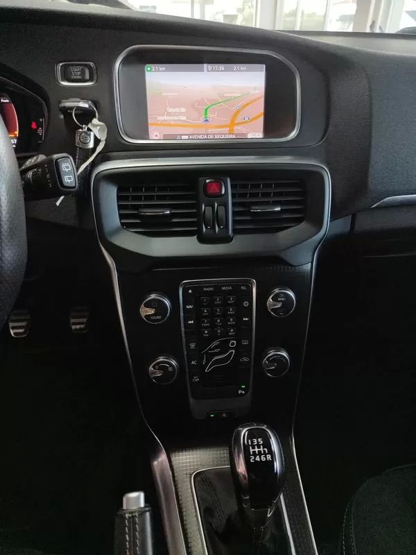 volvo-v40-2019-diesel-1969cc