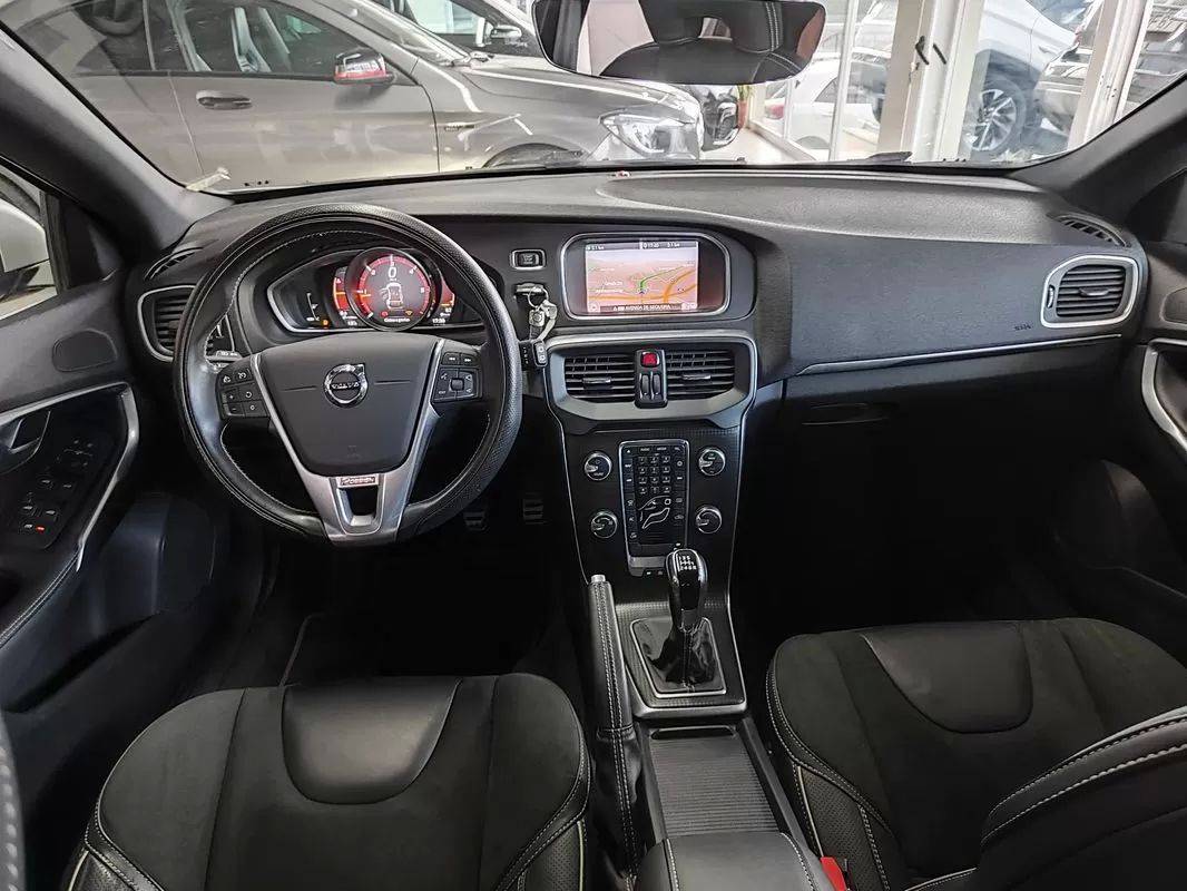 volvo-v40-2019-diesel-1969cc