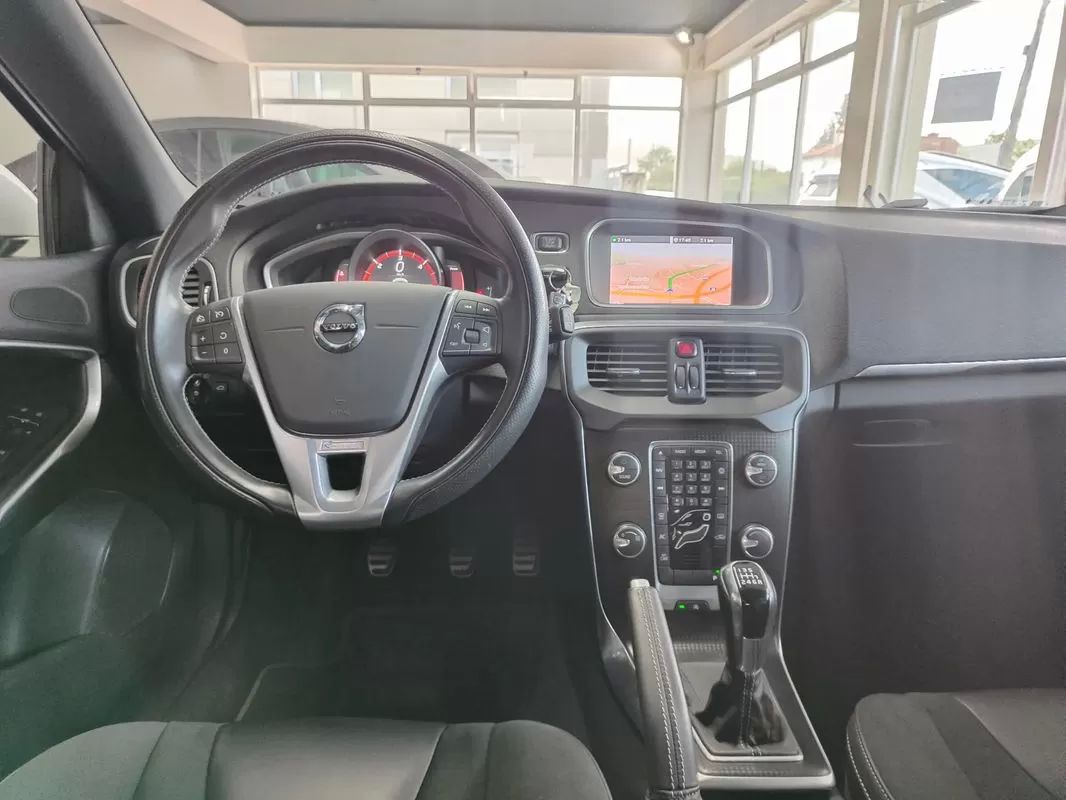 volvo-v40-2019-diesel-1969cc