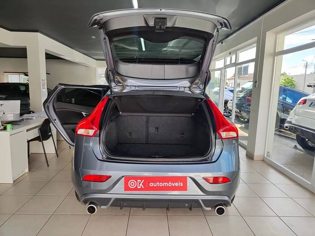 volvo-v40-2019-diesel-1969cc