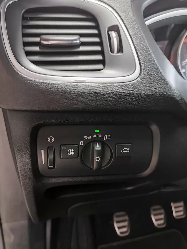 volvo-v40-2019-diesel-1969cc