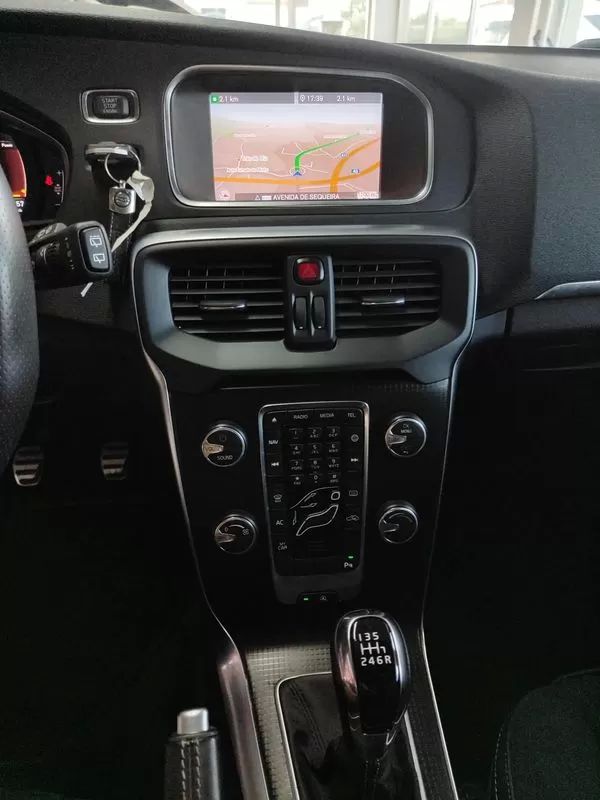 volvo-v40-2019-diesel-1969cc