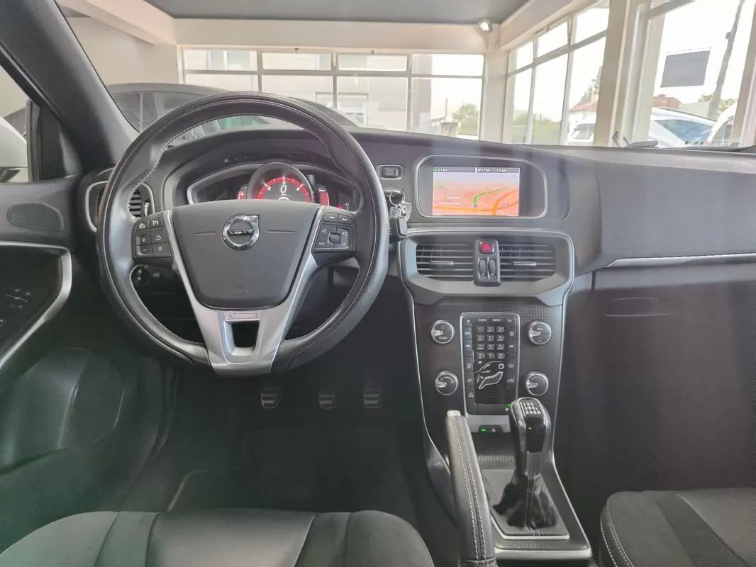 volvo-v40-2019-diesel-1969cc