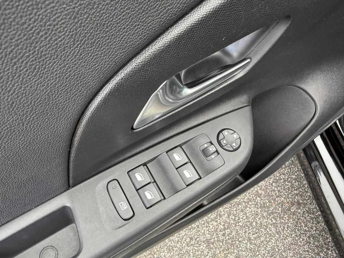opel-corsa-2025-gasolina-1199cc