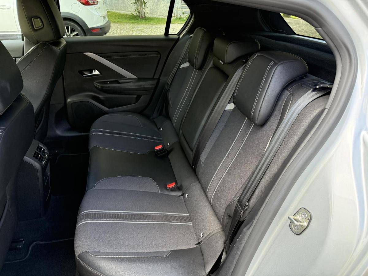 opel-astra-2023-gasolina-1199cc