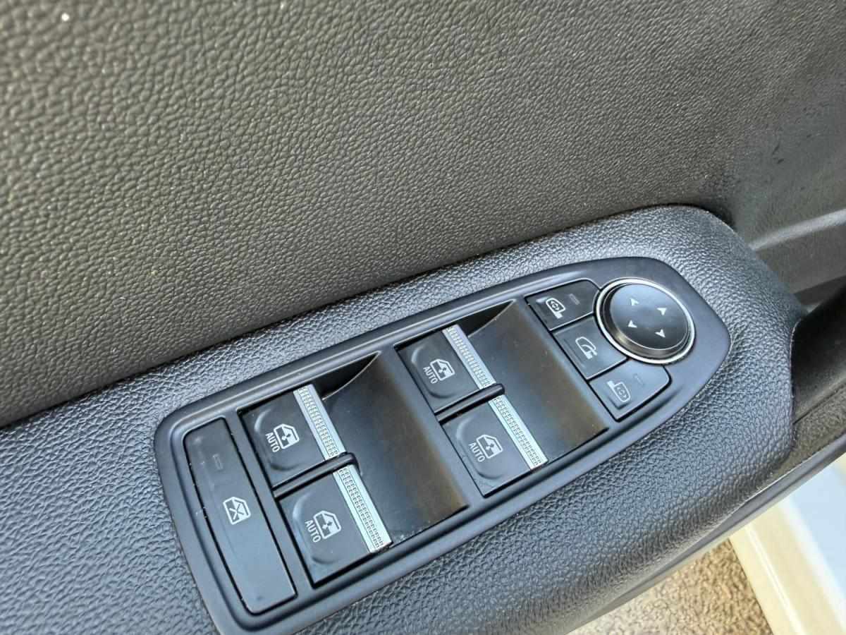 mitsubishi-asx-2024-hibrido-a-gasolina-1598cc