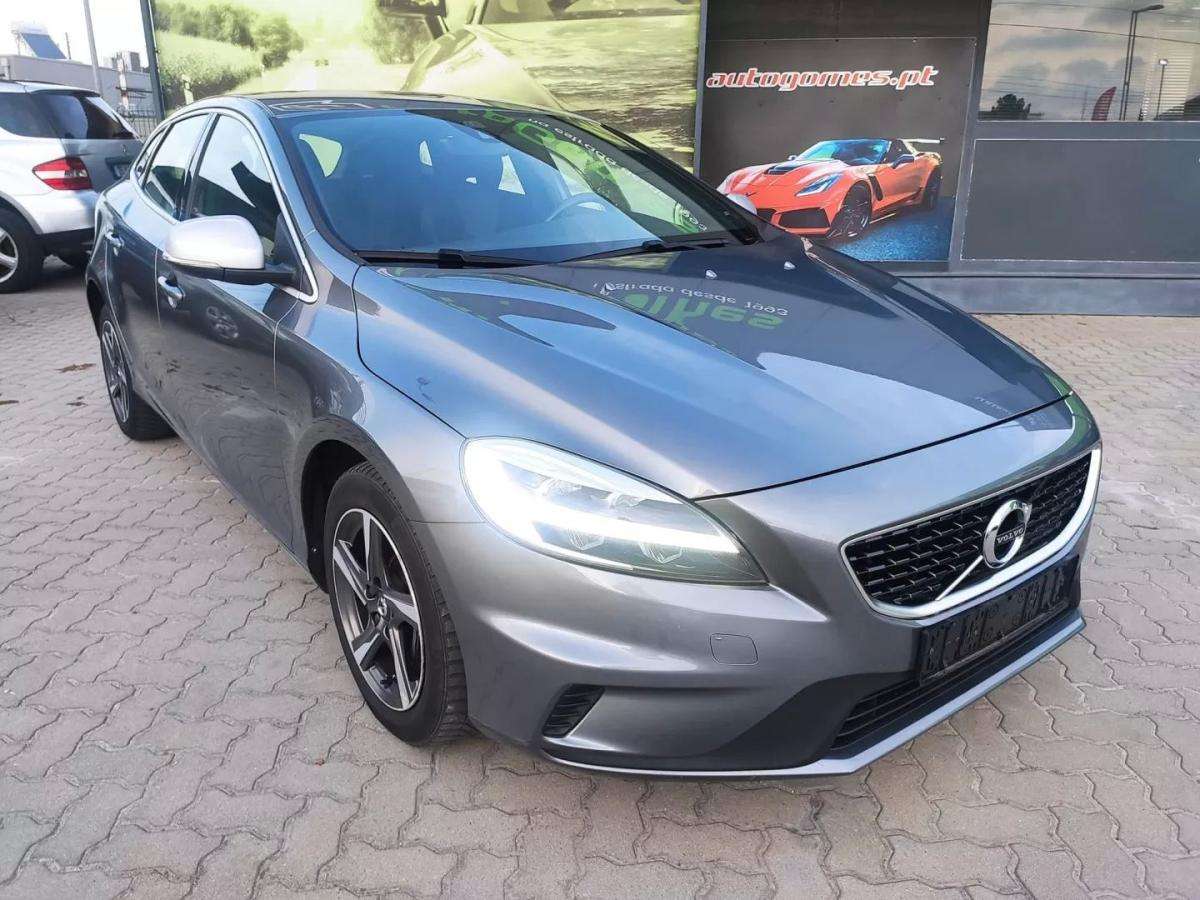 volvo-v40-2018-diesel-1969cc