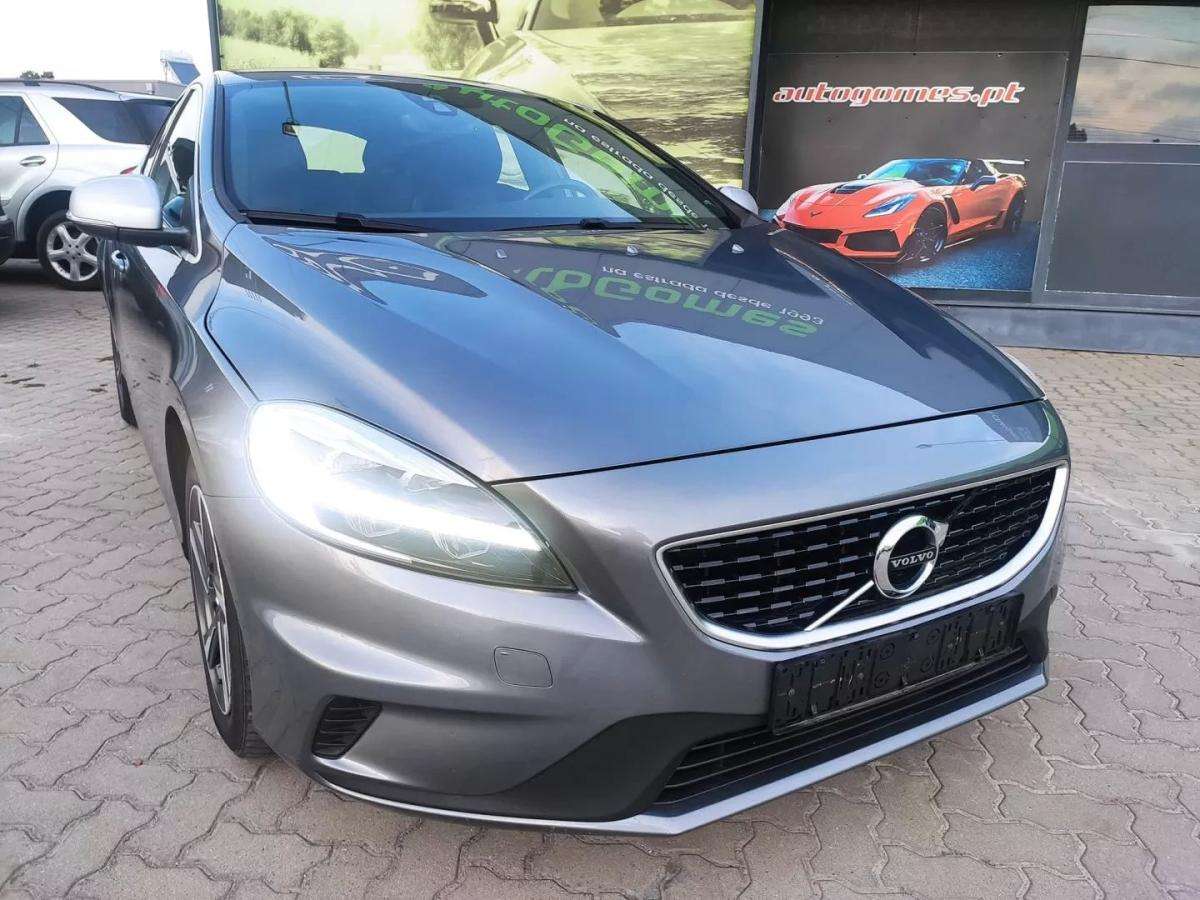 volvo-v40-2018-diesel-1969cc