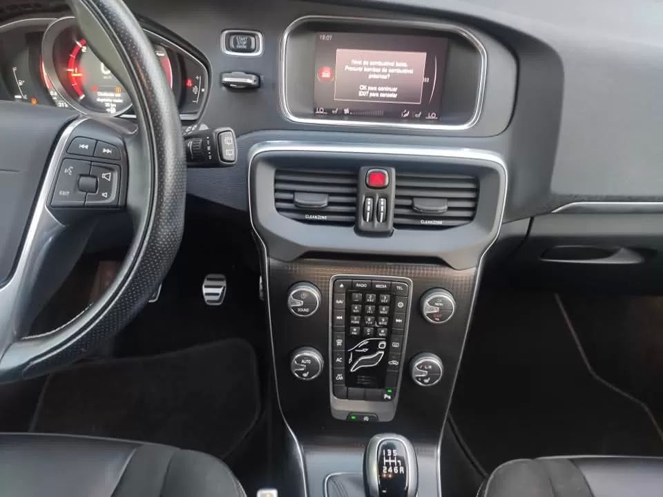 volvo-v40-2018-diesel-1969cc