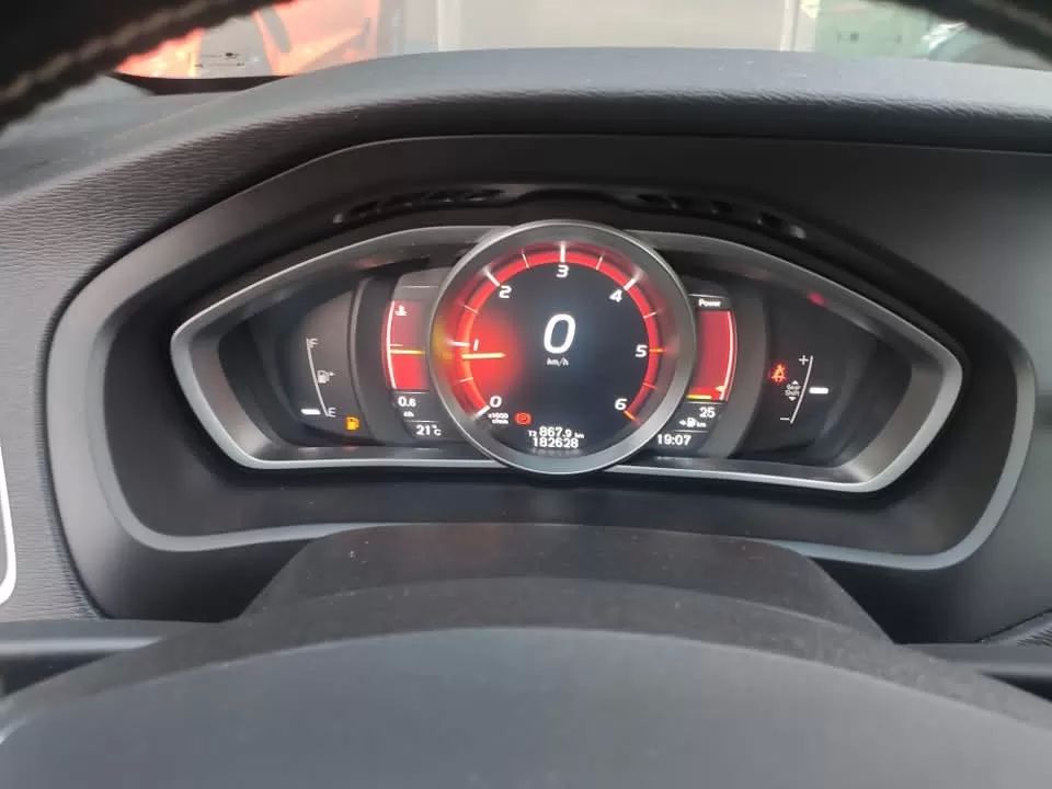 volvo-v40-2018-diesel-1969cc