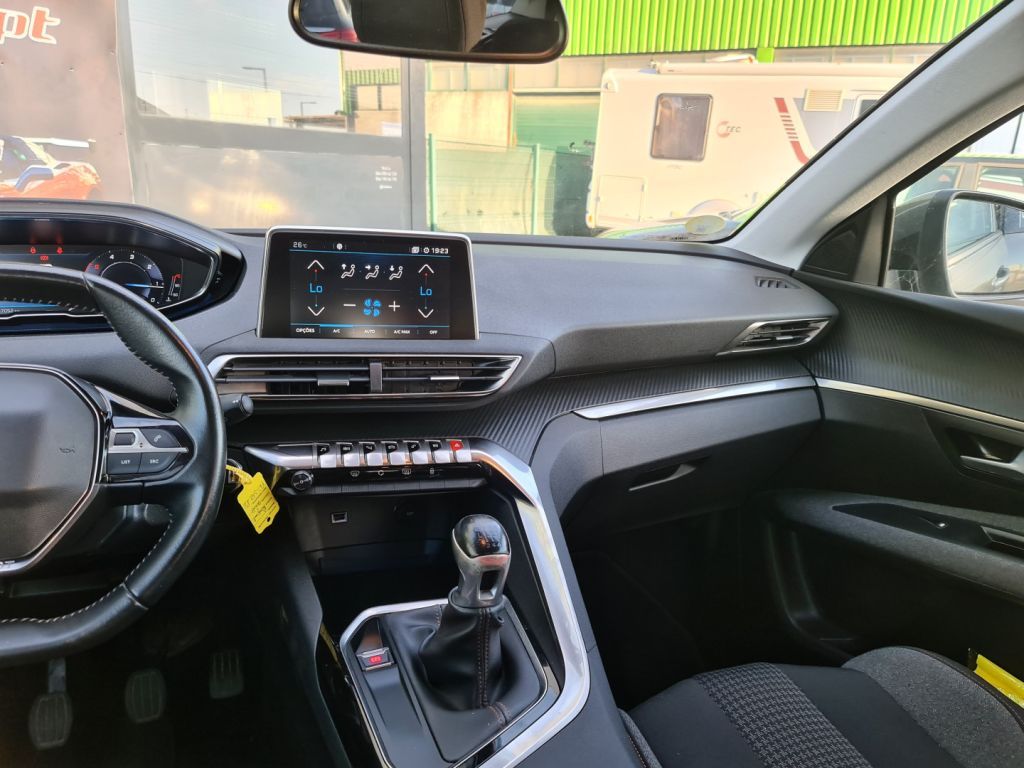 peugeot-5008-2020-diesel-1499cc