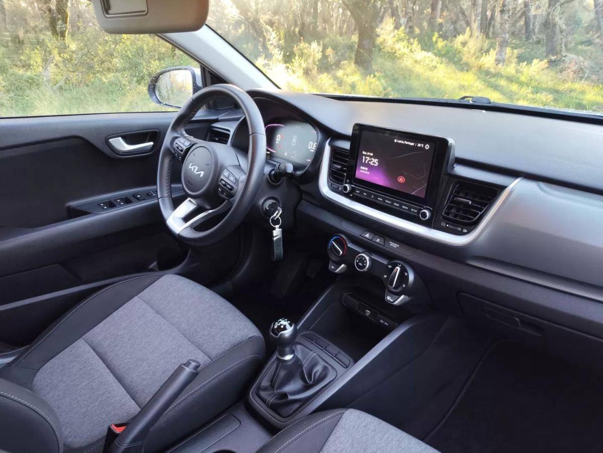 kia-stonic-2025-gasolina-1197cc