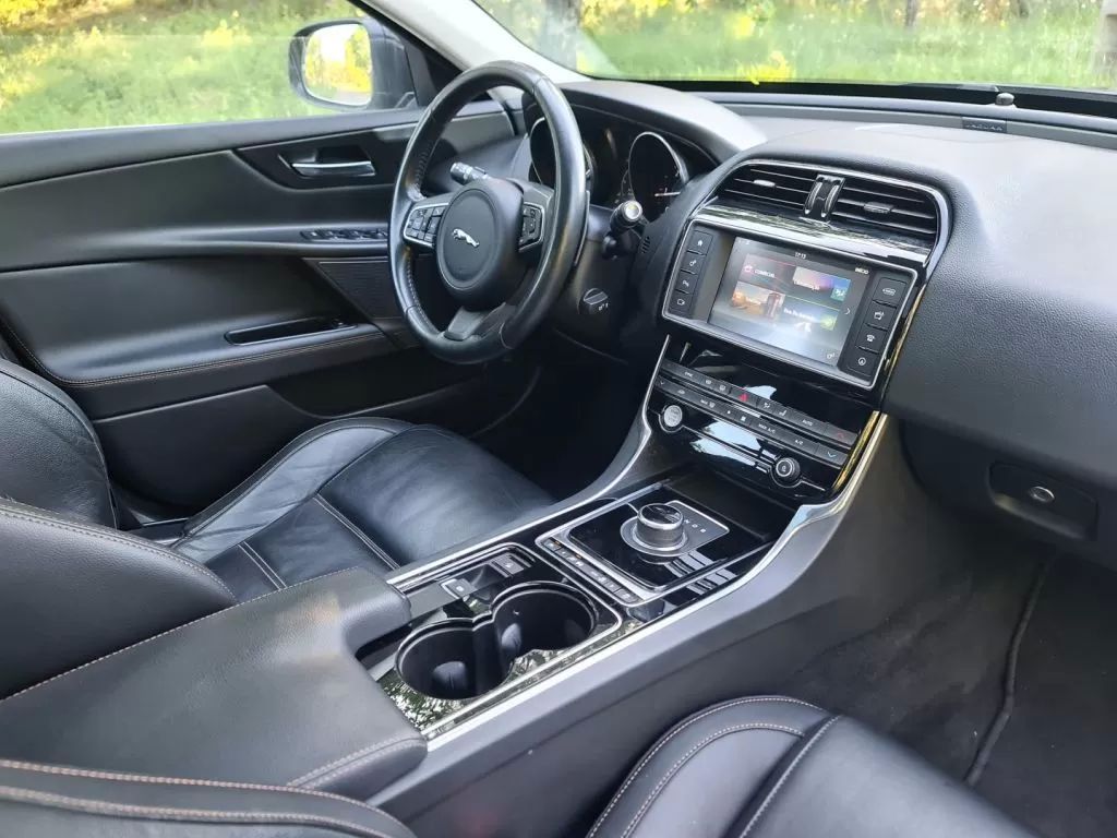 jaguar-xe-2016-diesel-1999cc