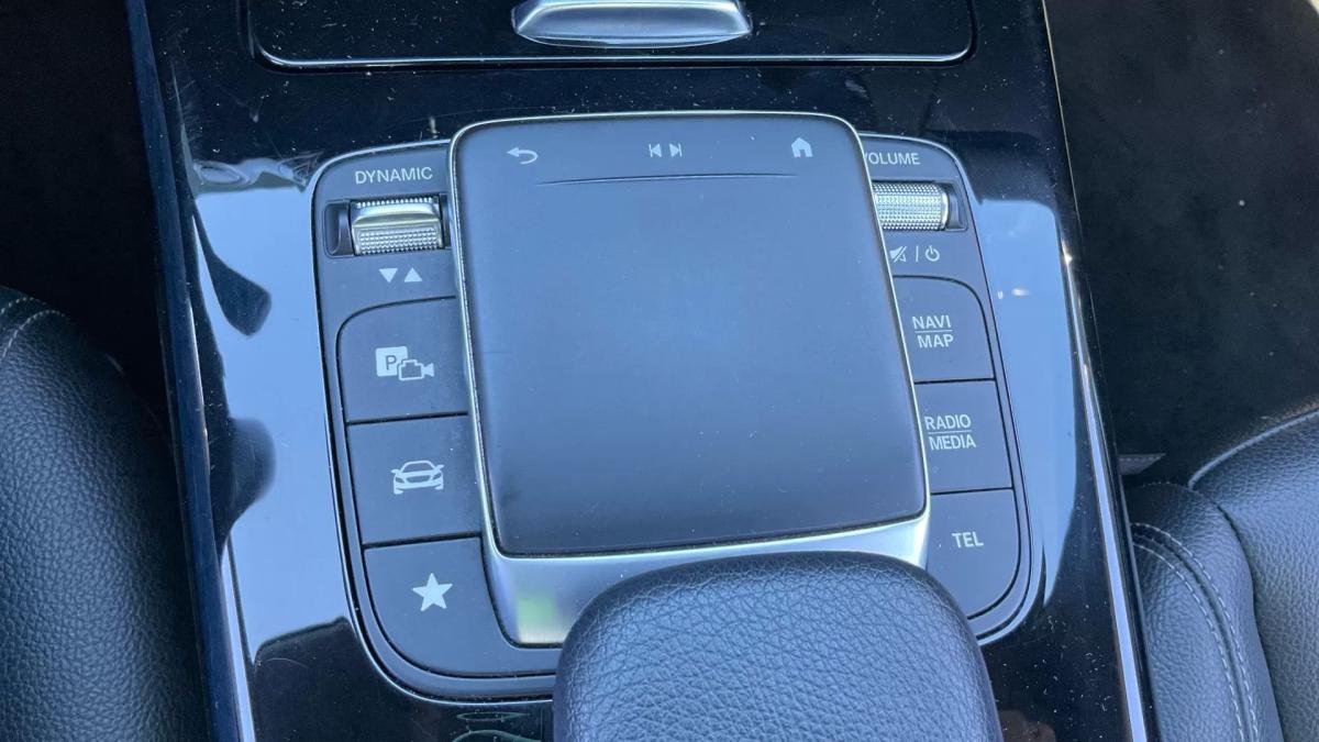 mercedes-benz-classe-a-2022-hibrido-1332cc
