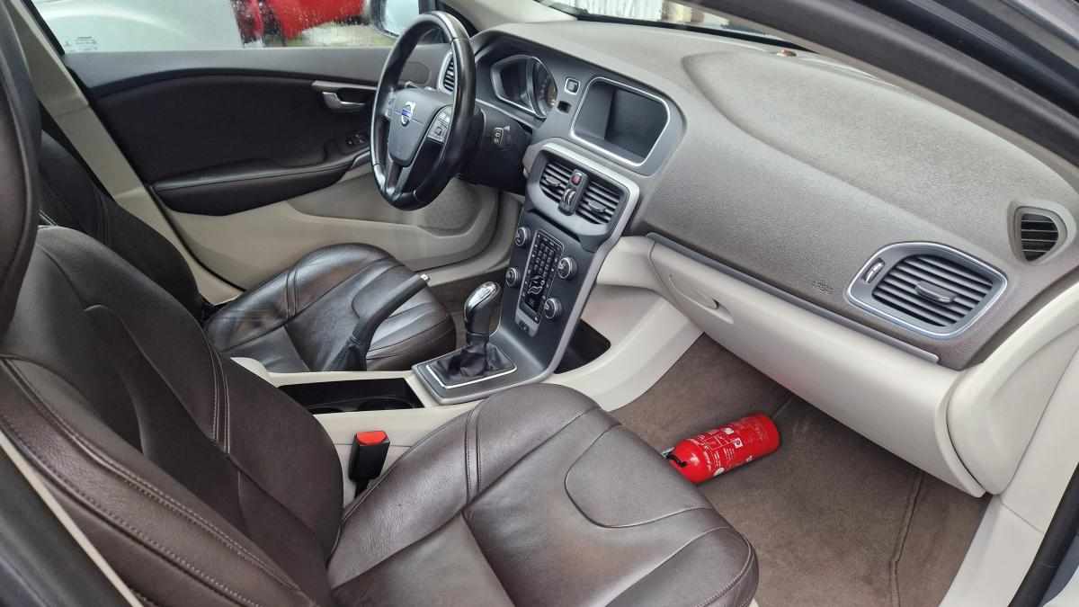 volvo-v40-1-6-d2-2015-diesel-1560cc