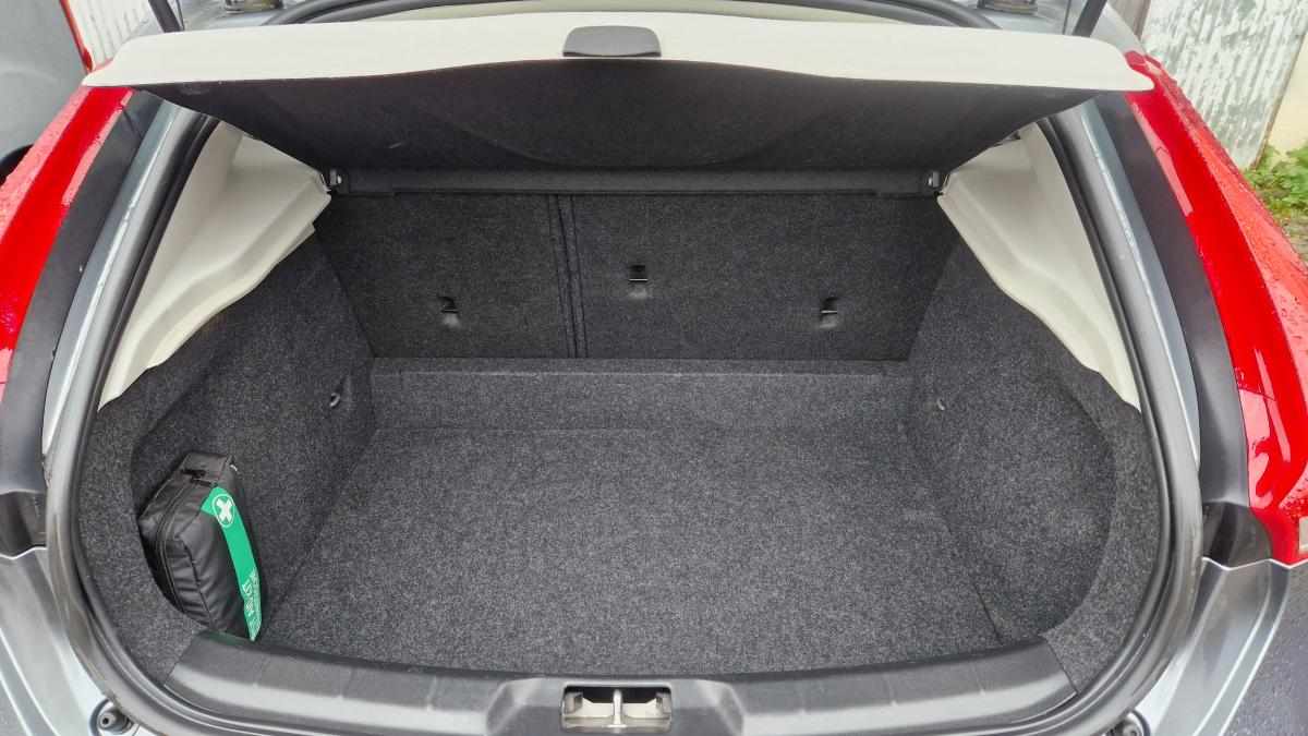 volvo-v40-1-6-d2-2015-diesel-1560cc