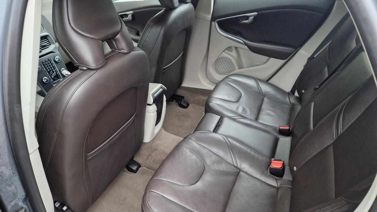 volvo-v40-1-6-d2-2015-diesel-1560cc