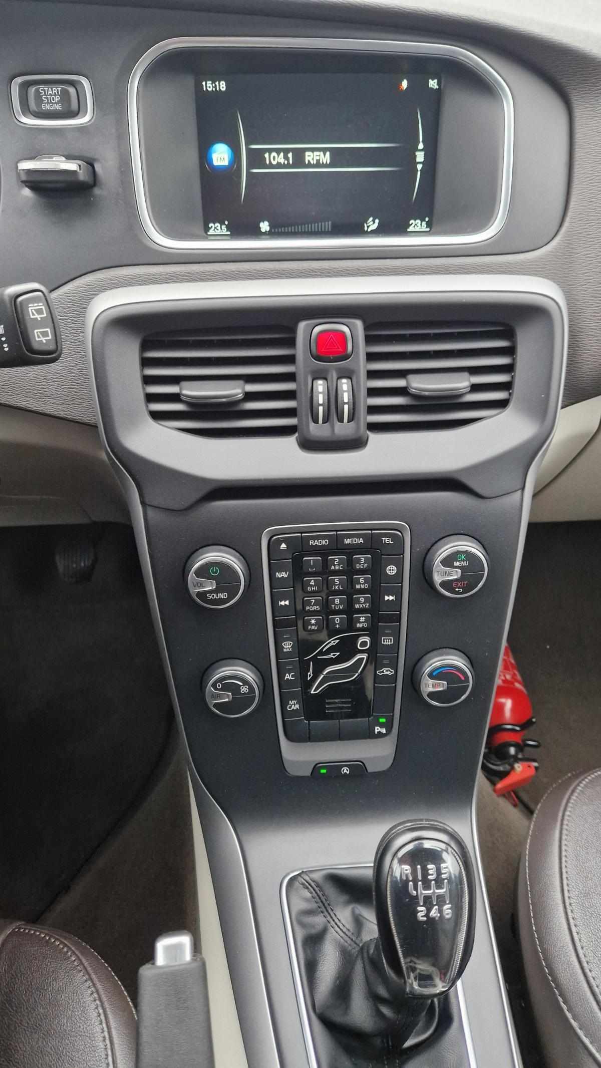volvo-v40-1-6-d2-2015-diesel-1560cc