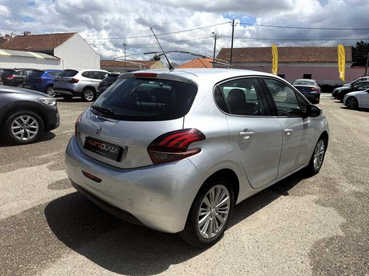 peugeot-208-2015-gasolina-1199cc
