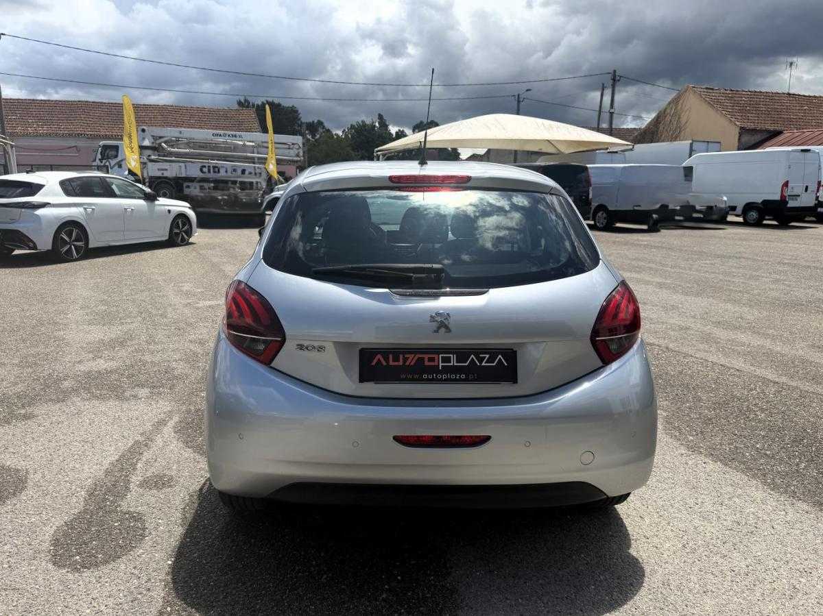 peugeot-208-2015-gasolina-1199cc