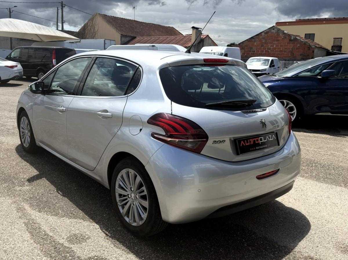 peugeot-208-2015-gasolina-1199cc