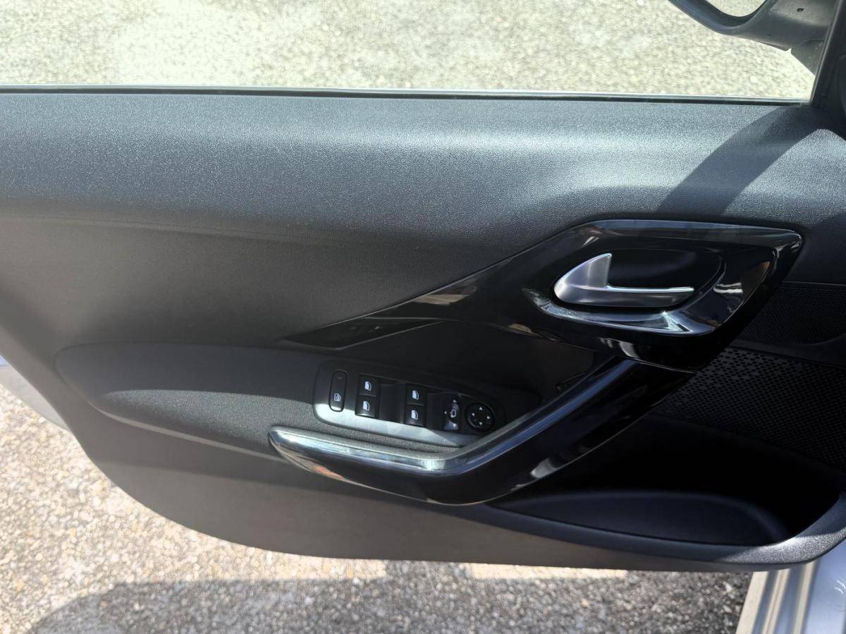 peugeot-208-2015-gasolina-1199cc