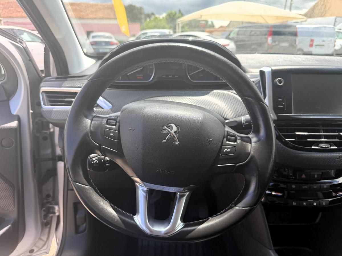 peugeot-208-2015-gasolina-1199cc