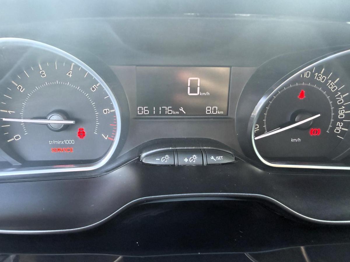 peugeot-208-2015-gasolina-1199cc