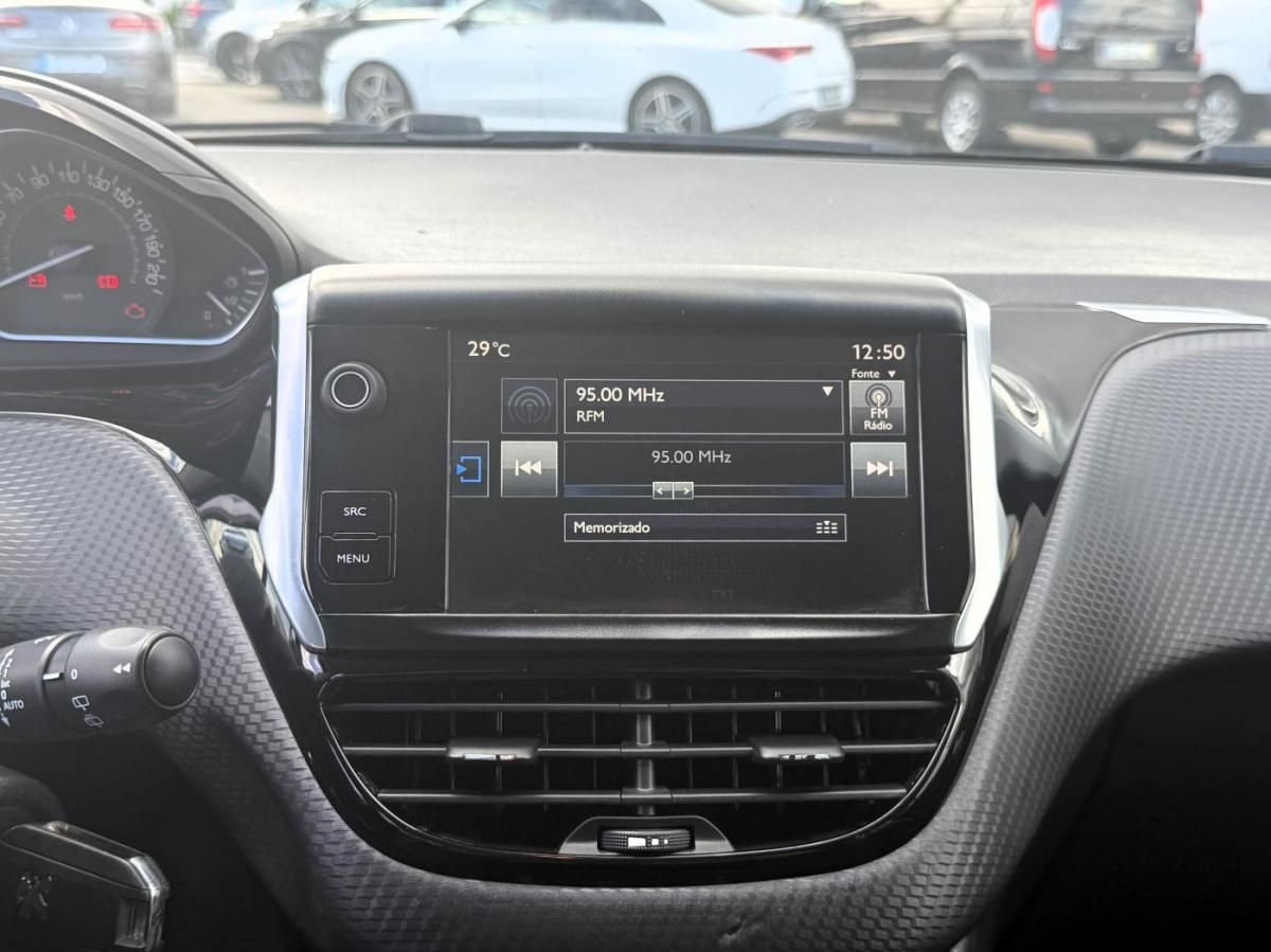 peugeot-208-2015-gasolina-1199cc