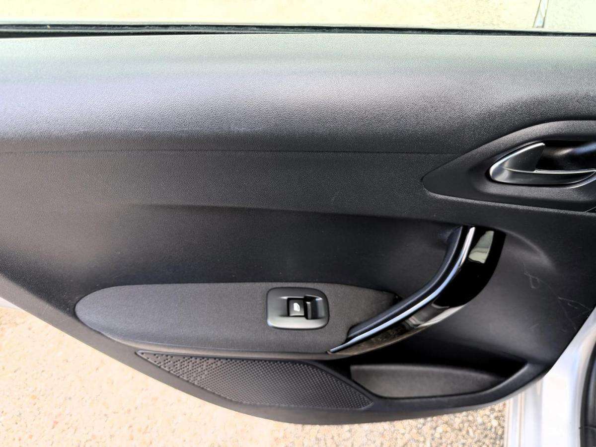 peugeot-208-2015-gasolina-1199cc