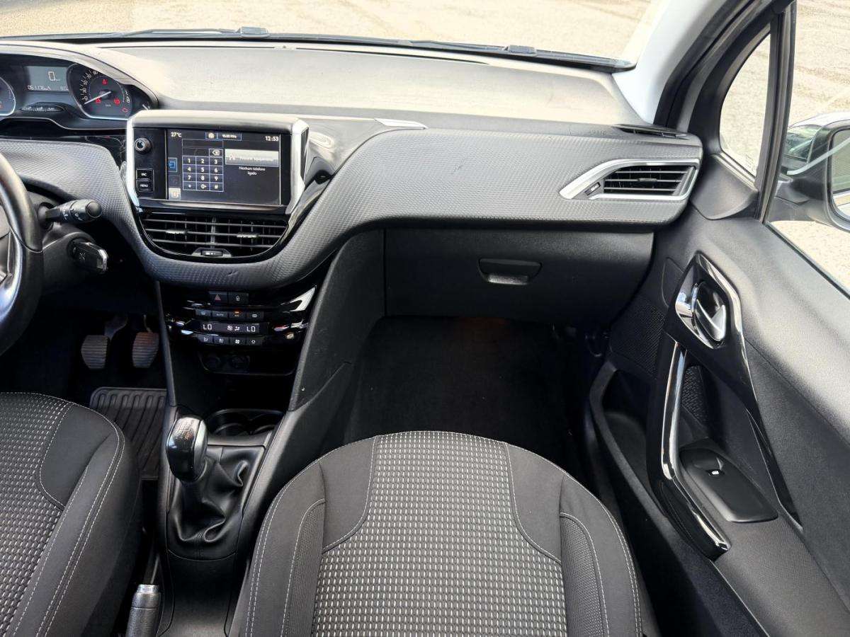 peugeot-208-2015-gasolina-1199cc